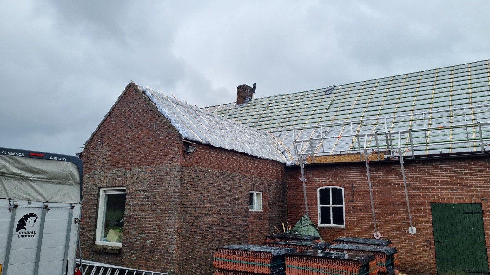 daklekkage winter herkennen professionele dakspecialist DakExpert 24/7 inspecteert dak winterstorm